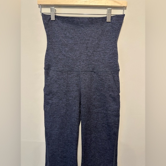 OFFLINE By Aerie The Hugger High Waisted Foldover Flare Legging Size S - Picture 3 of 10